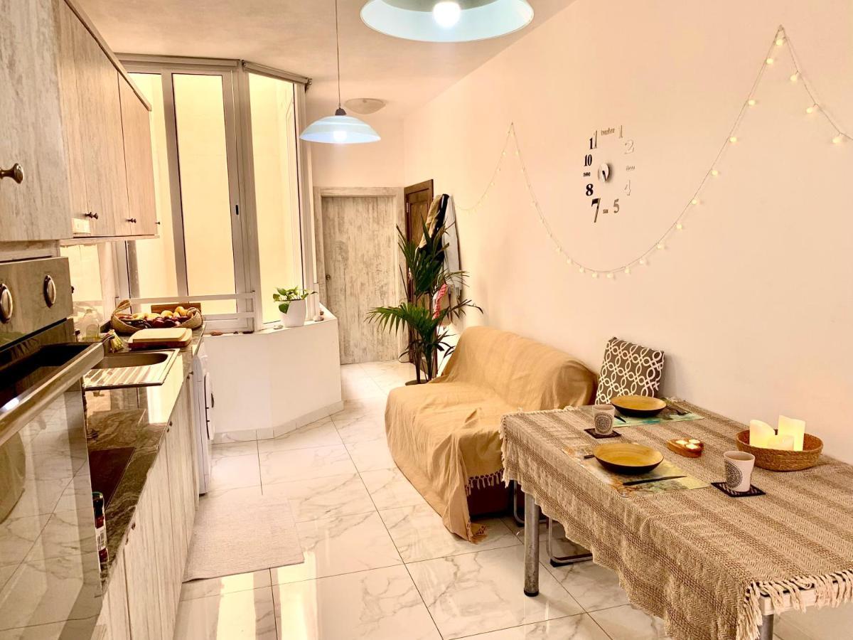 Private Bedroom With Balcony In A Shared Apartment At The Bay Of Ксленди Экстерьер фото