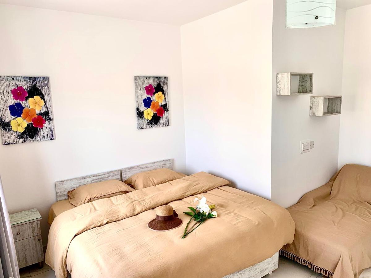 Private Bedroom With Balcony In A Shared Apartment At The Bay Of Ксленди Экстерьер фото