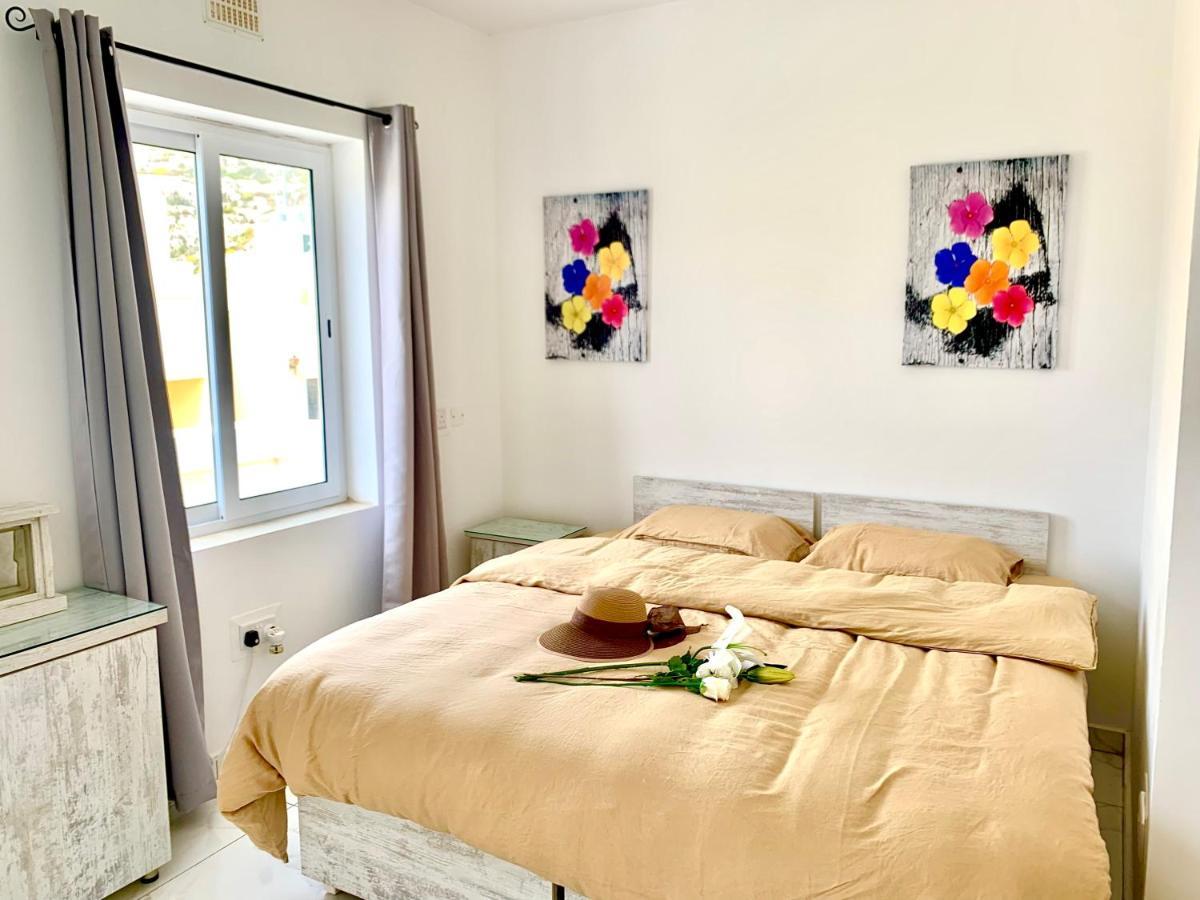 Private Bedroom With Balcony In A Shared Apartment At The Bay Of Ксленди Экстерьер фото